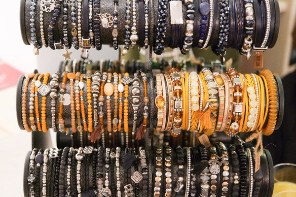 Quels types de bracelets conviennent pour sublimer une montre de luxe au poignet?